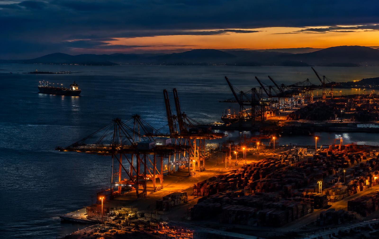 Ports & Shipping